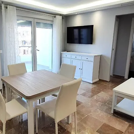 Apartamento Modern Two Bedroom In Centre