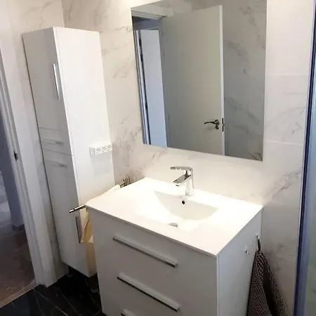 Apartamento Modern Two Bedroom In Centre
