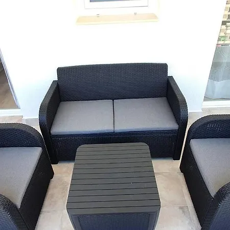 Modern Two Bedroom In Centre