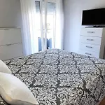 Modern Two Bedroom In Centre *