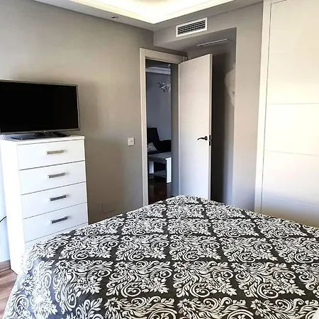 Apartman Modern Two Bedroom In Centre