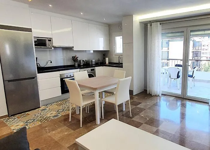 Modern Two Bedroom In Centre *