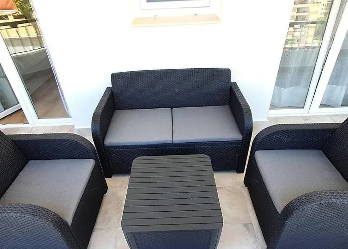 Modern Two Bedroom In Centre