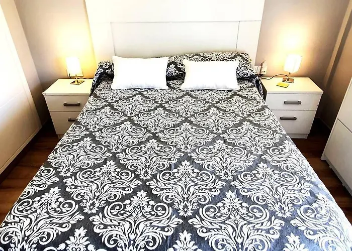 Апартаменты Modern Two Bedroom In Centre
