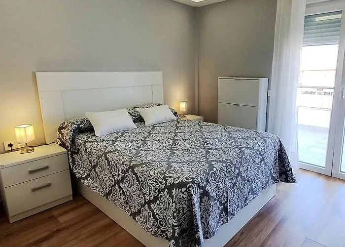 Апартаменты Modern Two Bedroom In Centre *